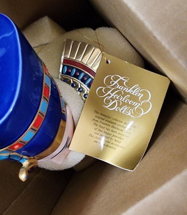 Queen Nefertiti Doll Never removed from Box Franklin Heirloom Figure Statue 1989