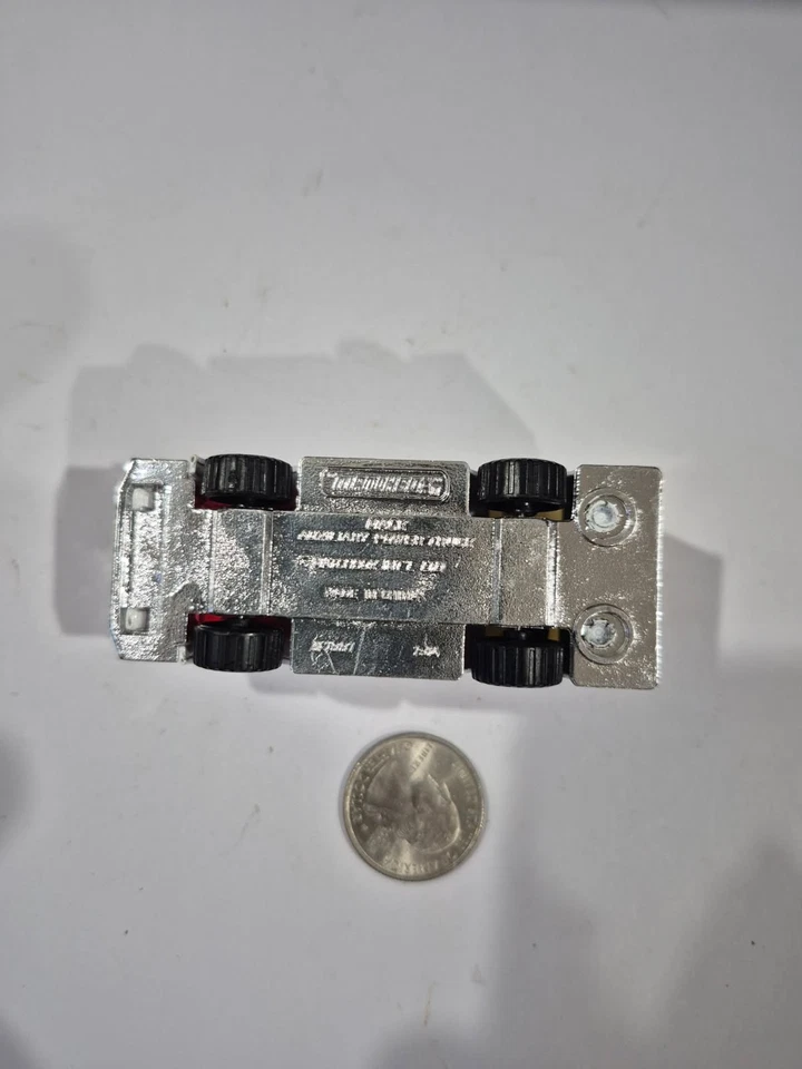 Matchbox 1991 Mack White Auxiliary Power Truck Bridge & Highway Dept #57 - Image 3 of 4