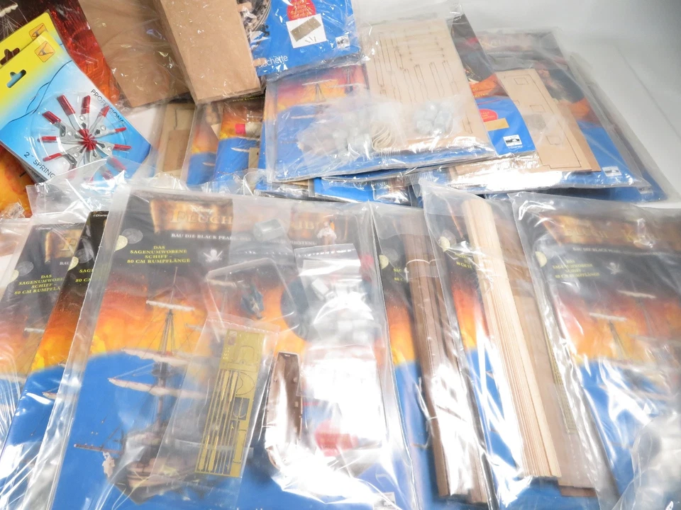 Black Pearl Hachette, Fluch der Karibik div. Ausgaben,Sockel, Figuren und Ordner - Bild 2 von 4