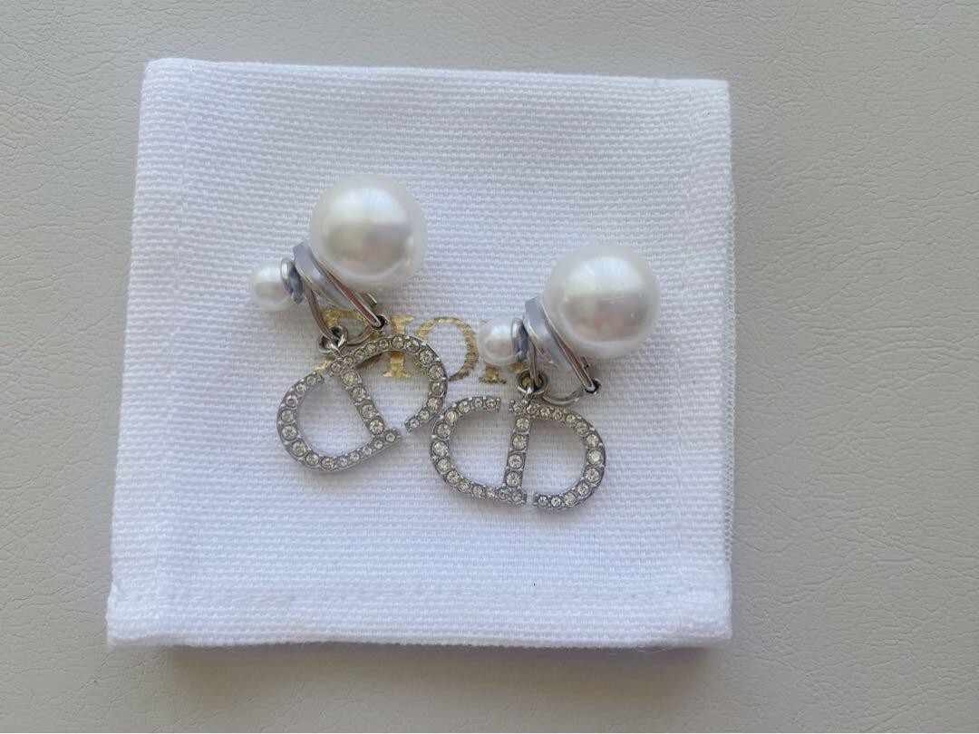 Dior トリバルピアス シルバー ホワイト Dior Tribales Earrings Silver-Finish Metal with White Resin