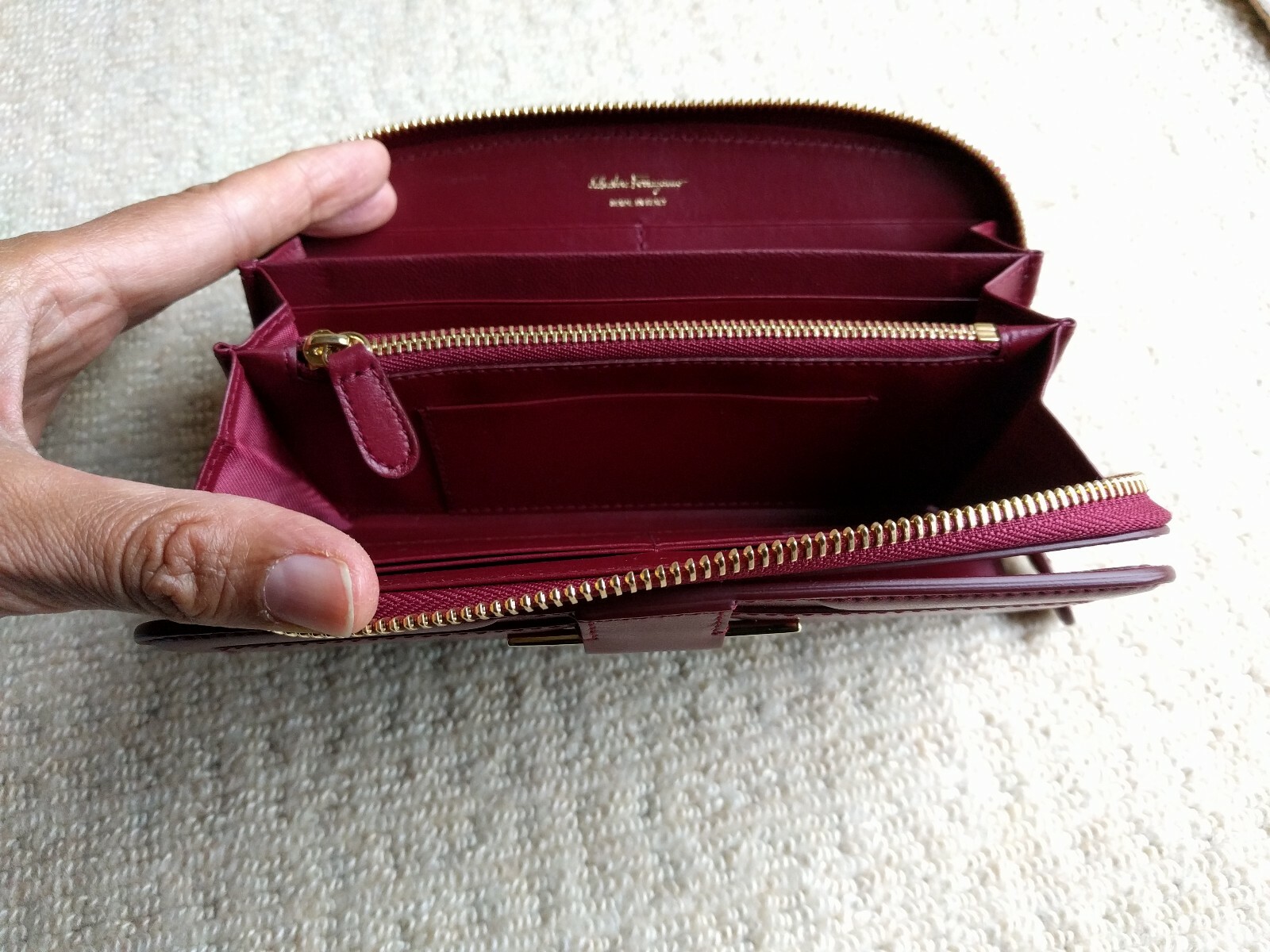 New Authentic Burgundy Salvatore Ferragamo Donna Purse Wallet RRP €550 image 6
