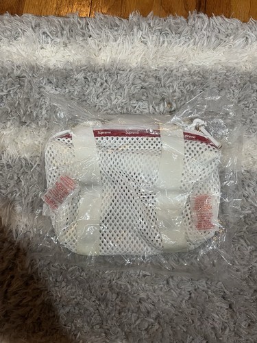 Supreme Small Mesh Duffle Bag - White - NEW Limited Drop - 2023 Yellowing Flaws - Picture 5 of 6