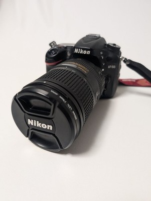 Nikon D7100 Digital SLR Camera ＆ AF-S DX NIKKOR 18-300mm Telephoto Lens w/strap