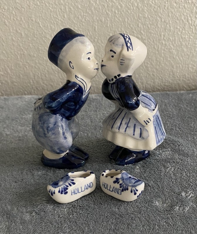 Vintage Dutchware Delft Blue Hand Painted Holand Kissing Figurines- 1 Pair Shoes