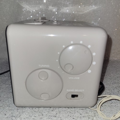 Vintage Sony Dream Machine ICF-C10W Ivory AM FM Clock Radio Alarm Tested Works! - Picture 4 of 7