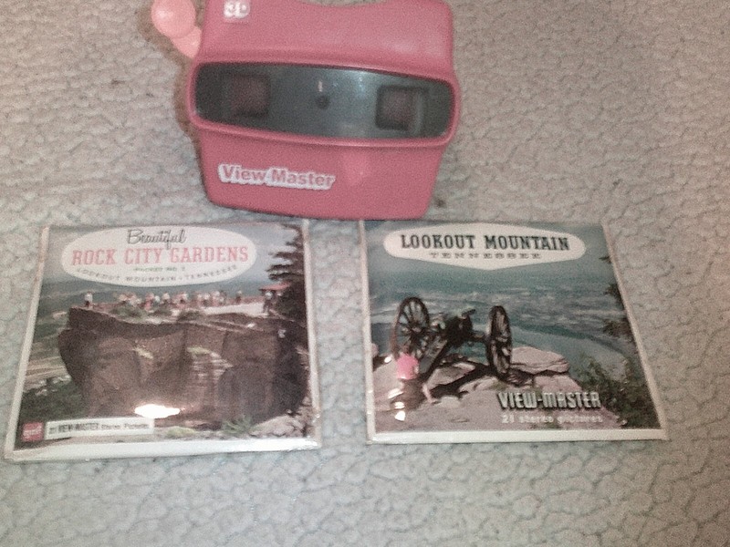 Vintage Red 3D View Master With Two New Disc