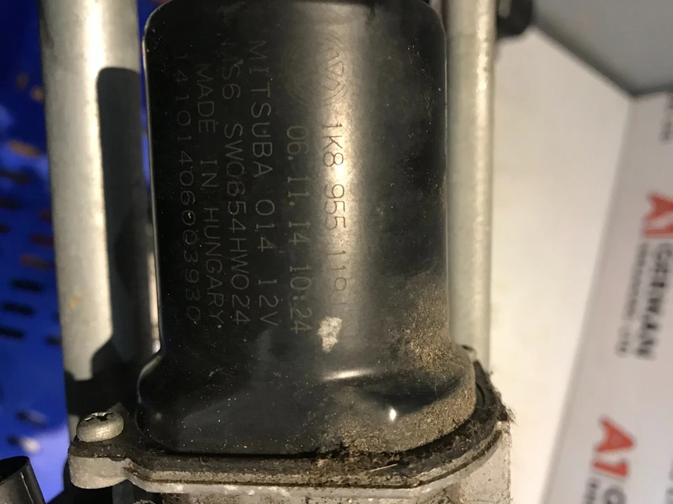 GENUINE VW SCIROCCO FRONT WIPER MOTOR AND LINKAGE 1K8955119J 1K8955023L - Image 3 of 3