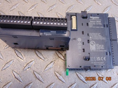(1) SCHNEIDER TM3AI8 ANALOG INPUT MODULE