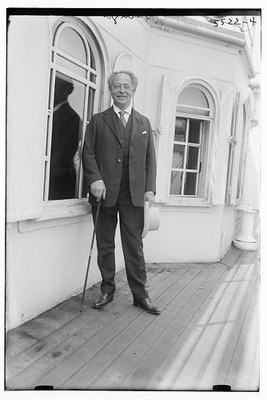 Photo:Oscar Saenger on deck of ship