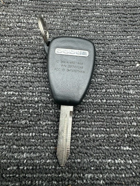 Nuevo cargador OE 2006-2014 Dodge Avenger Durango llave en blanco con transmisor Foto 2 de 2