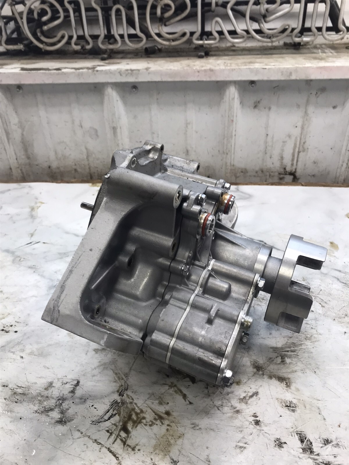 07 Yamaha FX 1100 F HO Waverunner rear drive transfer case gear box housing