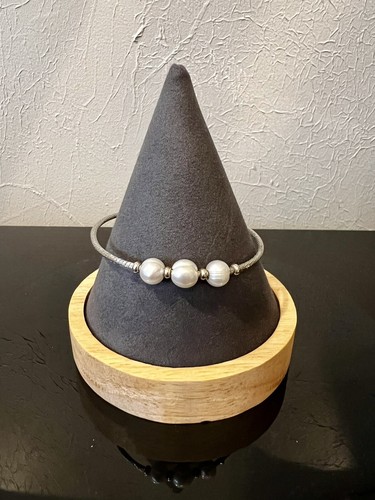 Einzigartiges Sterling Silber Armband mit Kabel Süßwasserperlen und Magnetverschluss.
