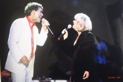 CLIFF RICHARD AND ELAINE PAIGE original photo 12 x 8 inches by Mel Longhurst