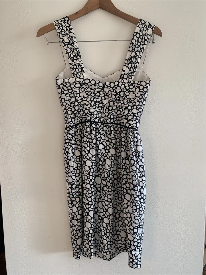 CLUB MONACO женщин шелк стильный оболочка платье белый черный горошек Sweetheart размер 0 - Изображение 3 из 4