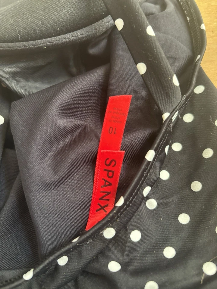 Traje de baño adelgazante Spanx negro/blanco lunares acanalados de una pieza para mujer ¡talla 10! Foto 3 de 3