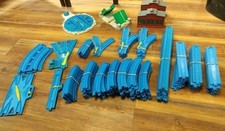 Lot Of 106 Tomy Tracks And 2 Gullane Buildings