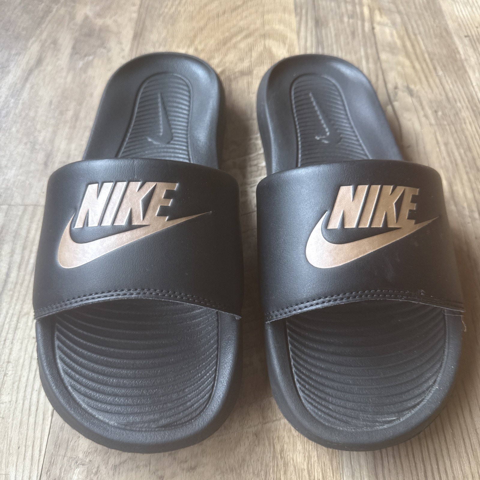 Nike Women's Black Basic Active Slides VICTORI ONE - image 1