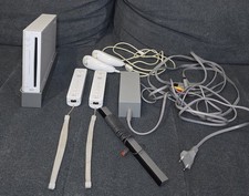 TOP Nintendo Wii Spielekonsole weiß inkl. 2 Controller + 2 Nunchuks