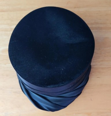 Vintage HAT Black VELVET & SATIN Cloche w UNION LABEL | eBay display picture 1