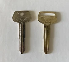 TOYOTA  TR-40 Genuine OEM Non-Transponder Blank Car , Truck , Suv Key