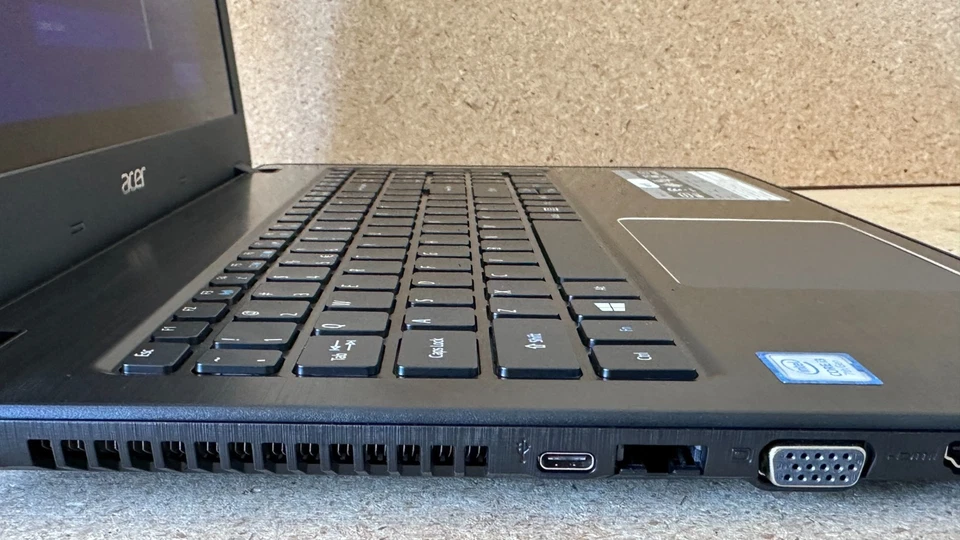 Acer Aspire E15 Laptop 15" , Intel Core i3 7th , 8 GB Ram, 120 GB SSD + 1 TB HDD - Image 4 of 4