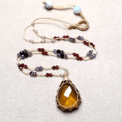 Una gota de resplandor ~ collar de cristal gema macramé hecho a mano de cuarzo miel natural - Imagen 6 de 11
