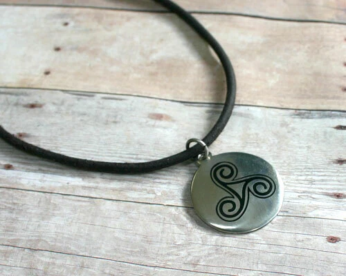 Leather Surfer Necklace with Pewter Celtic Pendant Brown or Black - Изображение 2 из 2