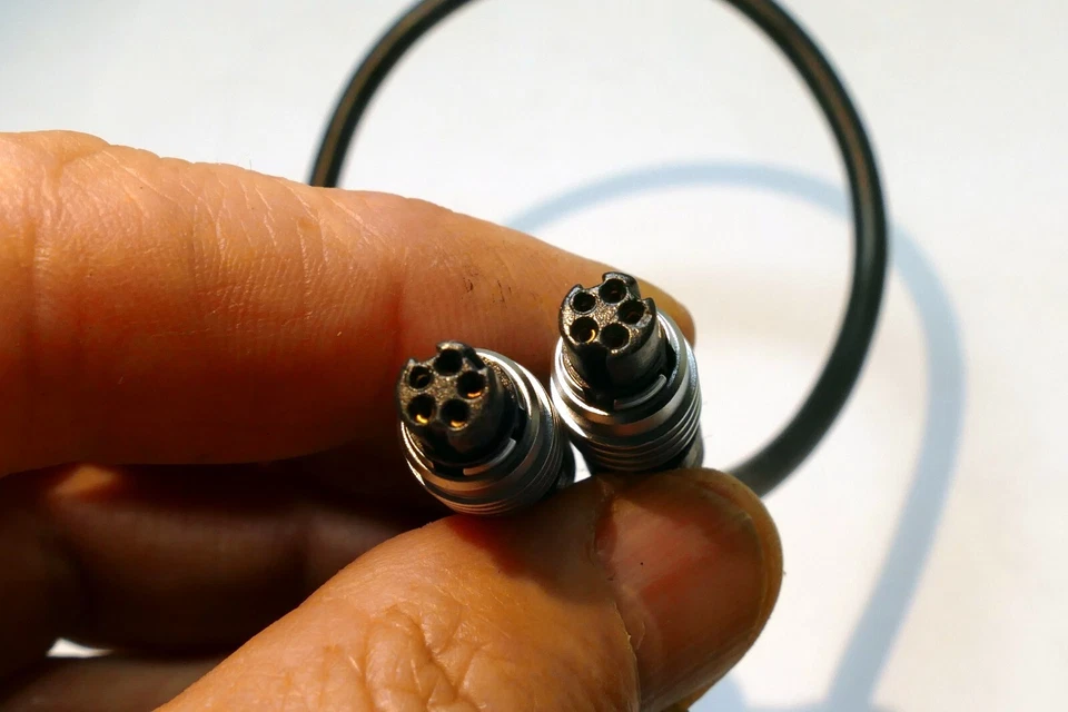 Olympus OM TTL Grip 2 Cord Flash Sync Cable ( 1 foot - 5 pin) long T32 - Image 2 of 4