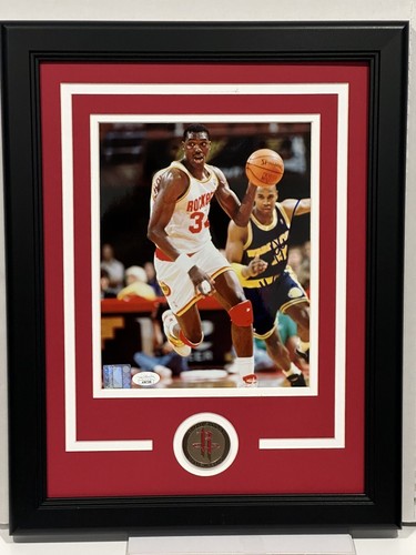 JSA Hakeem Olajuwon Signed 8x10 Photo Houston Rockets medallion - Picture 2 of 7