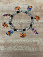 BEAUTIFUL BRAND NEW HALLOWEEN STRETCH BRACELET WITH HALLOWEEN DANGLES