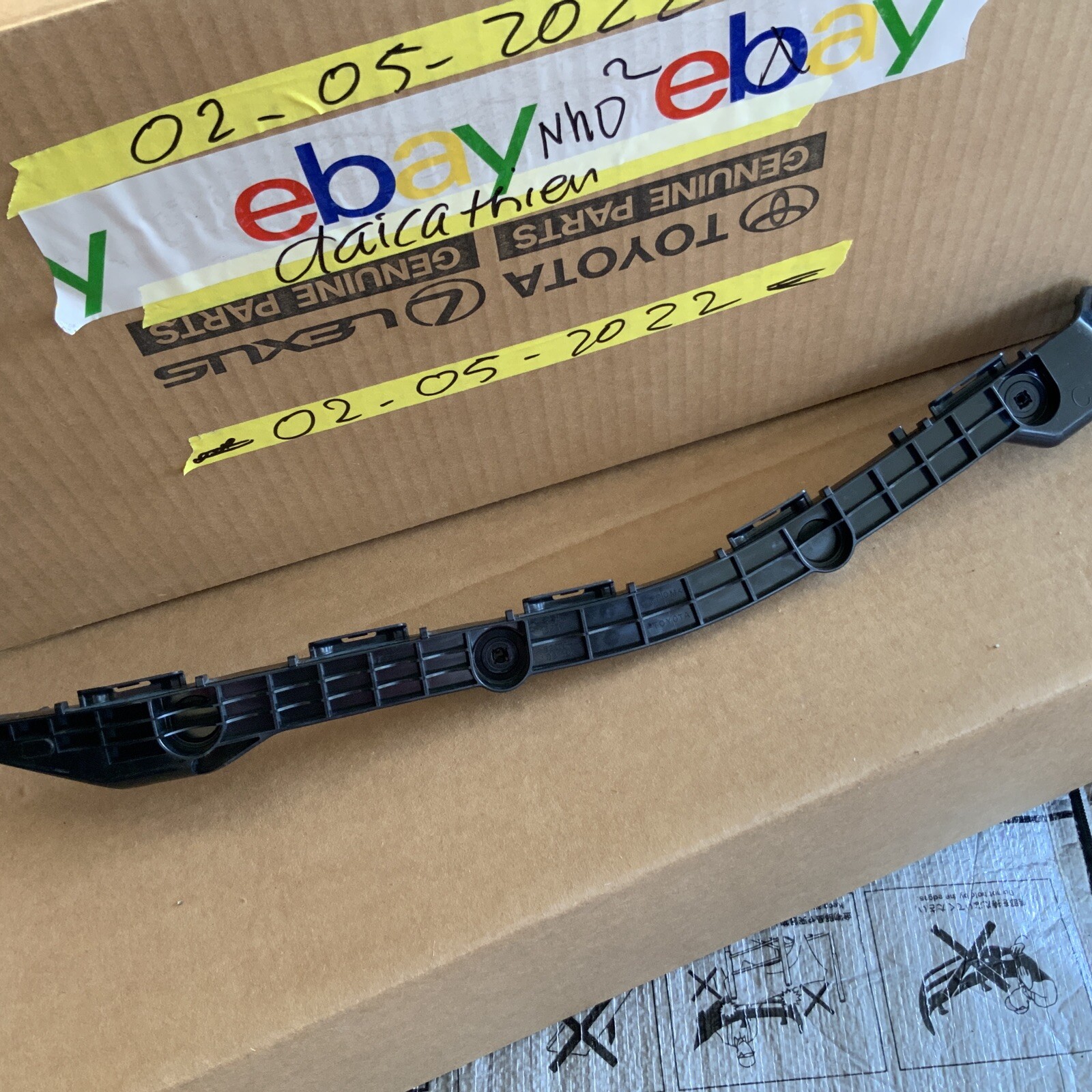 2014-2019 TOYOTA COROLLA REAR BUMPER LEFT RETAINER BRACKET SUPPORT 