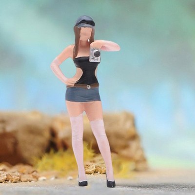 1/64 Girl Figure Hand Painted Layout Decoration Collectible Trains Architectural