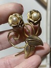 Vintage Gold Tone Flower Brooch With Faux Pearl Flower Centers — photo 2