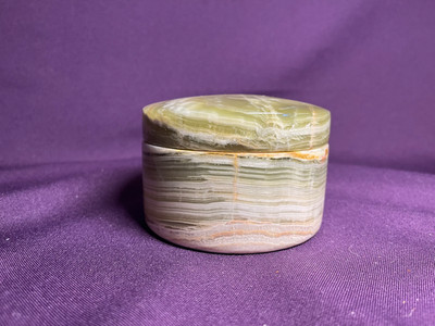Hand-Carved Polished Green Onyx Lidded Trinket Box