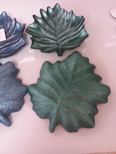 Akcam Hand Made Art Glass Blue and Green Fall Leaf Shaped 8" Plates, Set of 4 - Picture 8 of 9