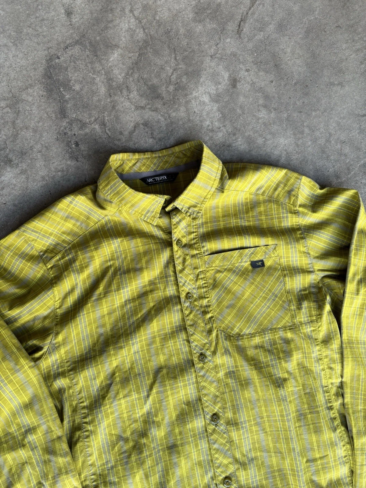 Arcterx Button Up Long Sleeve Shirt Green Medium Men's Hiking Outdoors Camping