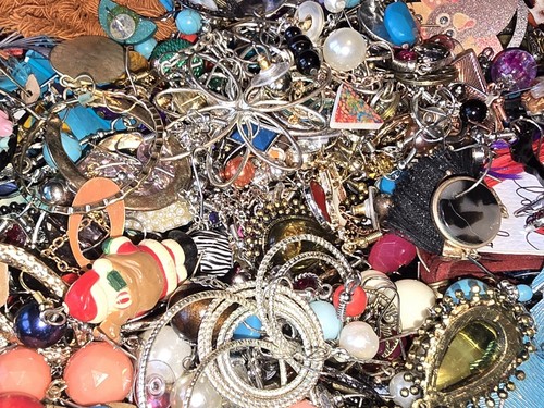 Huge Lot Vtg Jewelry 3 Lb Pound Unsorted Vintage Mod Junk Art Craft