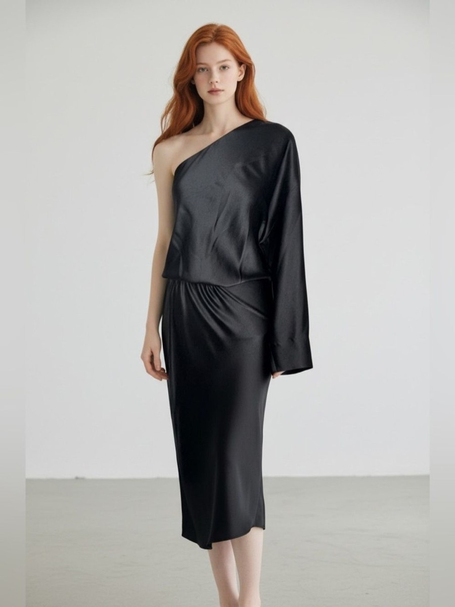 Thomas Wylde One-Shoulder asymmetrical Black Satin Dress. Glamour. Party. Luxe Thomas Wylde One-Shoulder asymmetrical Black Satin Dress. Glamour. Party. Luxe