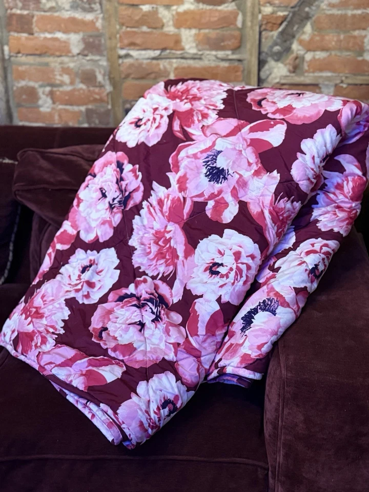 Edredón Victoria's Secret ROSA Floral Doble Talla Borgoña Foto 2 de 4