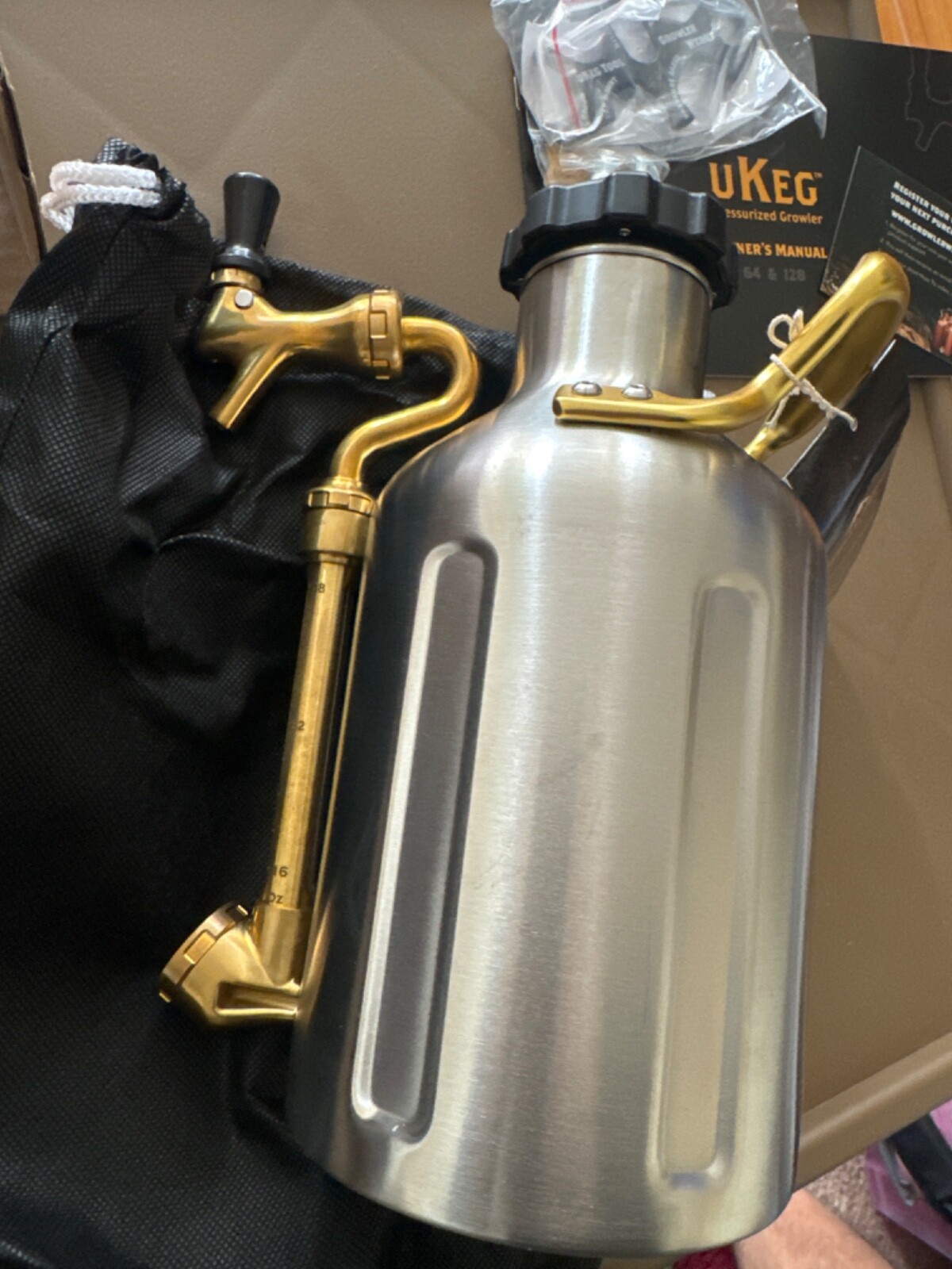 Growler Werks UKEG Pressurized Growler 64 oz Stainless New In Box