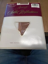 Hanes Silk Reflections Silky Sheer Style 718 Size CD Little Color Pantyhose Vtg