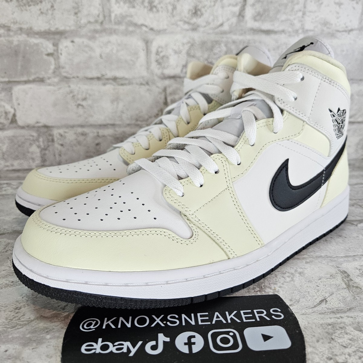 スニーカー Nike Jordan 1 Mid Coconut Milk BQ6472-121 Nike Air Jordan 1 Mid Coconut Milk White Black BQ6472-121