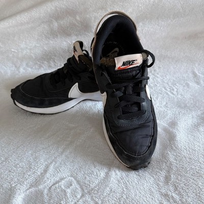 Nike Waffle Debut Sneakers Women's 7.5 Black White Low Top Retro Shoes