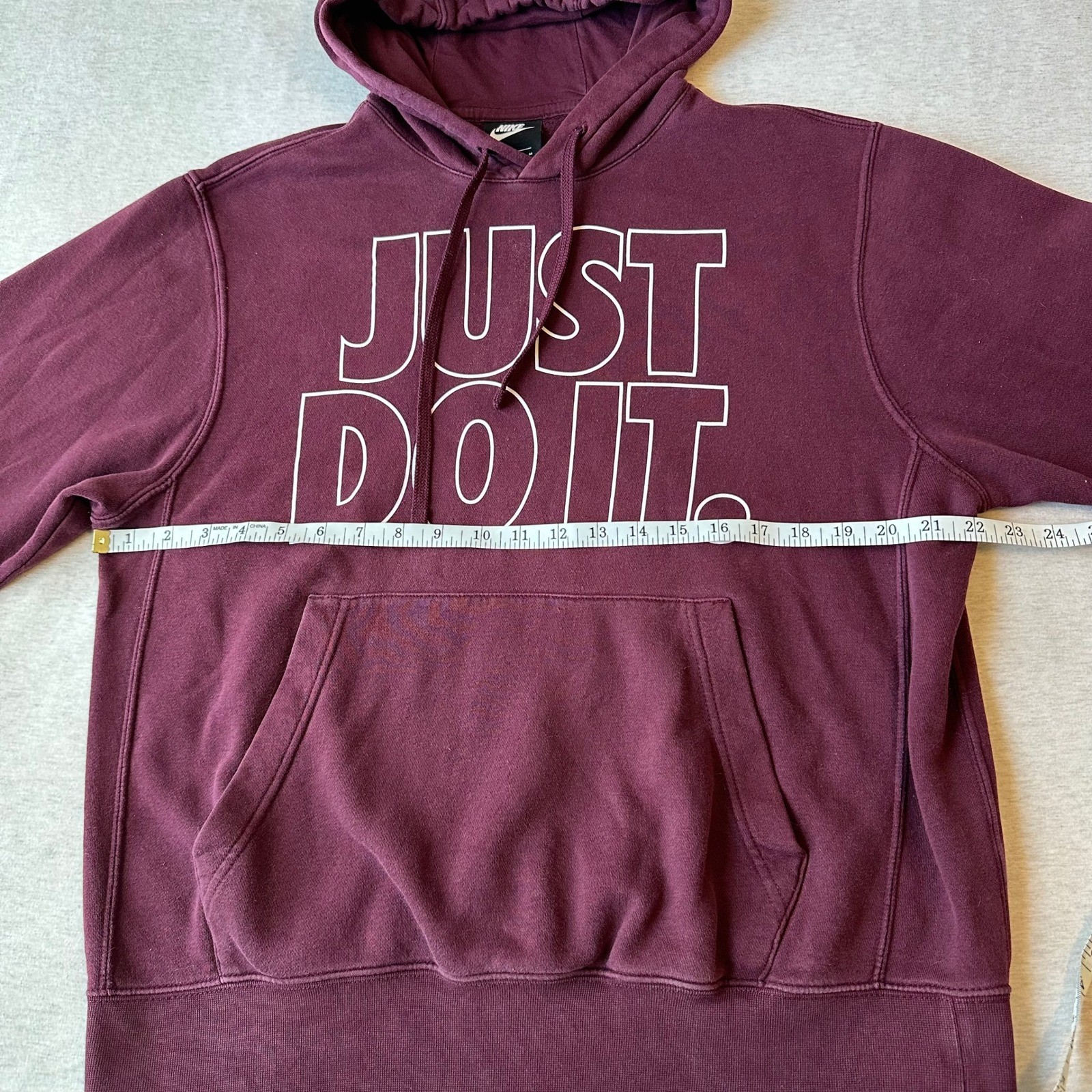 Nike Just Do It Hoodie Mens Medium Burgundy Maroon Fleece Pullover Graphic Logo thumbnail 3