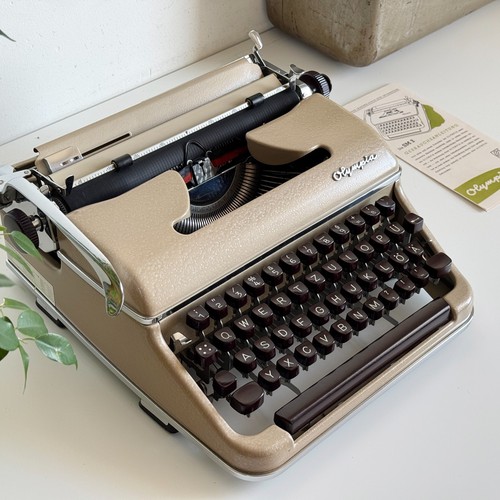 working Olympia SM2, portable  vintage typewriter from the 1950S, rare color