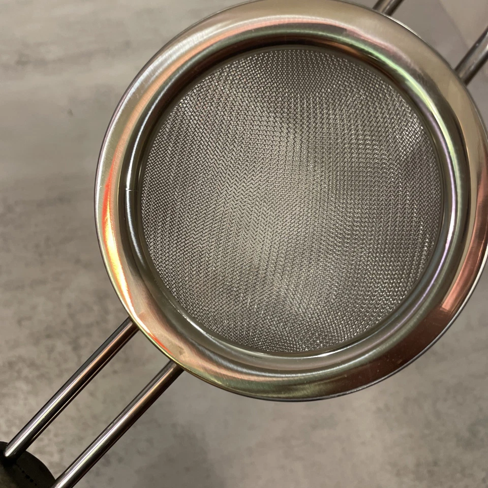 Stainless Steel Handheld Sifter, Strainer/ Colander. Brand New.  Comfort Handle - Image 2 of 4