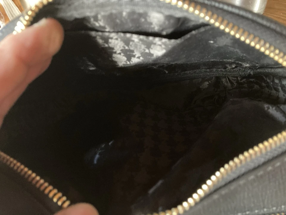 NWT KARL LAGERFELD PARIS MAYBELLE CROSSBODY BAG  PURSE BLACK W AIRPOD CASE - Image 3 of 4