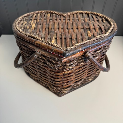 Vintage Heart Shaped Picnic Sewing Storage Basket Woven Wicker Rattan Handles - Imagen 2 de 10