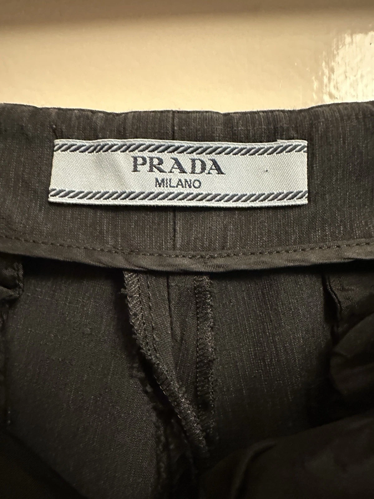 Prada Milano women's pants capri size DE36 black original with silk and cupro
Opens in a new window