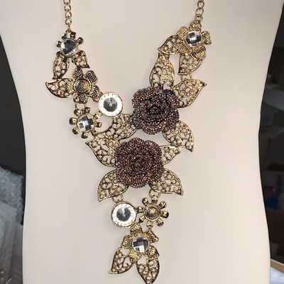 New-Designer-Beautiful Roses Statement Necklace With Earrings